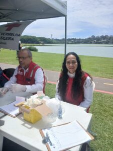 Imagem dos Diplomatas Civis Hamilton e Ana Maria Ferreira na Cruz Vermelha