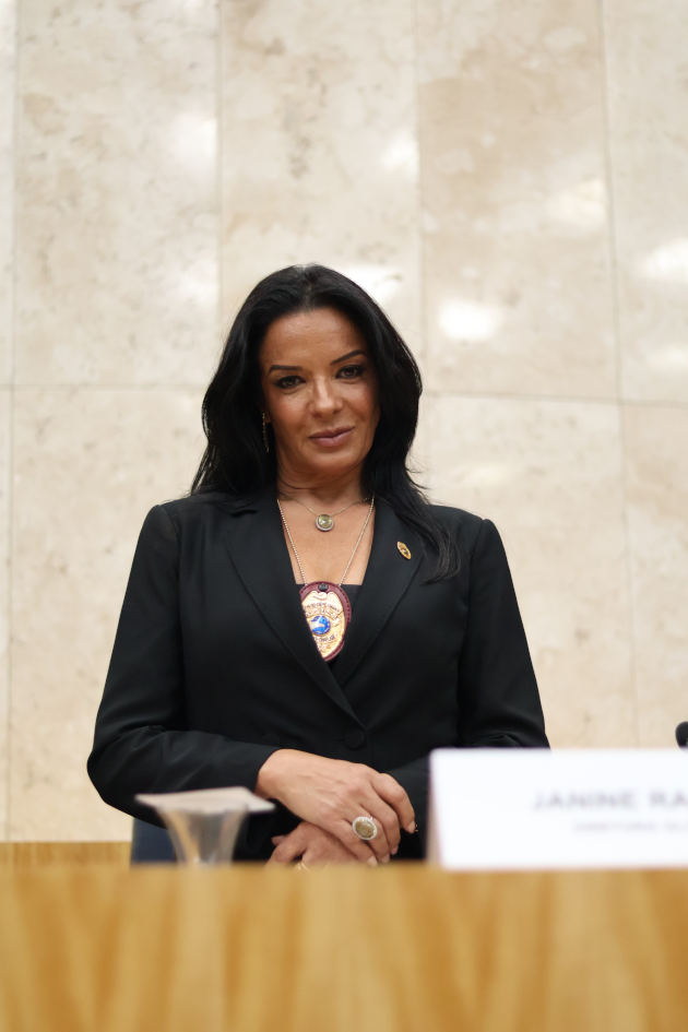 Imagem de Jethro International Diplomata Civil Plenário 1º de Maio Janine Rangel 12 de dezembro 2025
