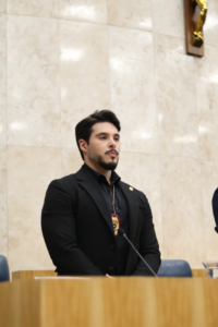 Imagem de Jethro International Diplomata Civil Plenário 1º de Maio Janine Rangel 12 de dezembro 2025