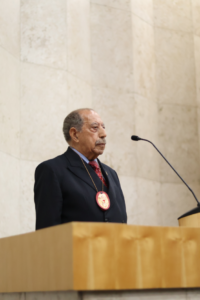 Imagem de Jethro International Diplomata Civil Plenário 1º de Maio Janine Rangel 12 de dezembro 2025