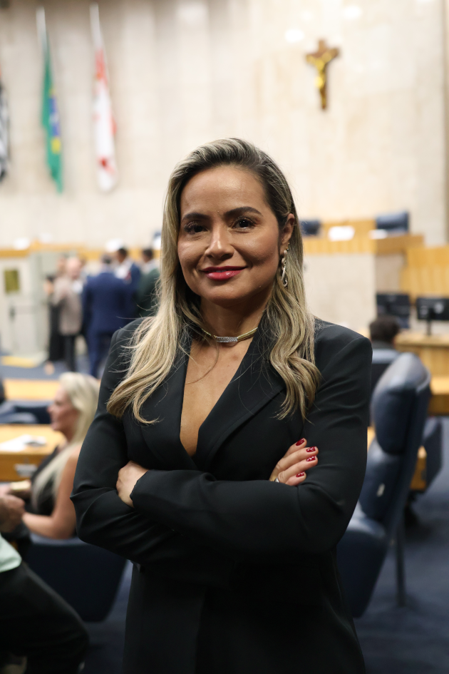 Imagem de Jethro International Diplomata Civil Plenário 1º de Maio Janine Rangel 12 de dezembro 2025