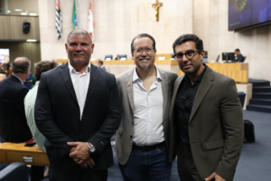 Imagem de Jethro International Diplomata Civil Plenário 1º de Maio Janine Rangel 12 de dezembro 2025