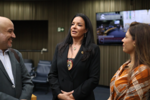 Imagem de Jethro International Diplomata Civil Plenário 1º de Maio Janine Rangel 12 de dezembro 2025