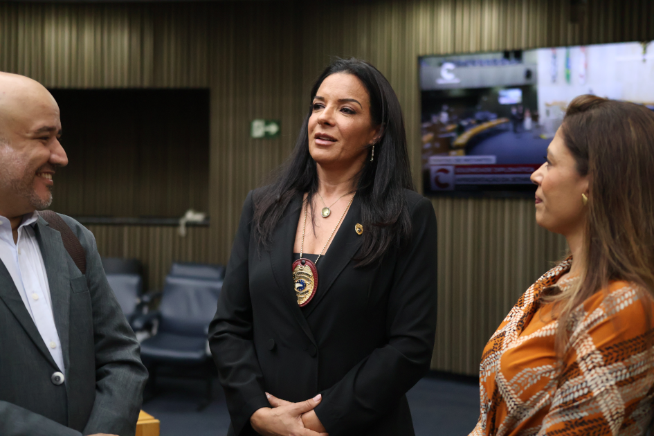 Imagem de Jethro International Diplomata Civil Plenário 1º de Maio Janine Rangel 12 de dezembro 2025