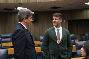Imagem de Jethro International Diplomata Civil Plenário 1º de Maio Janine Rangel 12 de dezembro 2025