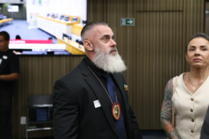 Imagem de Jethro International Diplomata Civil Plenário 1º de Maio Janine Rangel 12 de dezembro 2025