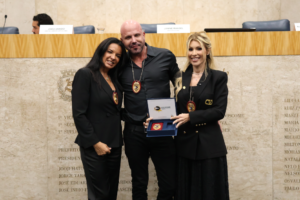Imagem de Jethro International Diplomata Civil Plenário 1º de Maio Janine Rangel 12 de dezembro 2025