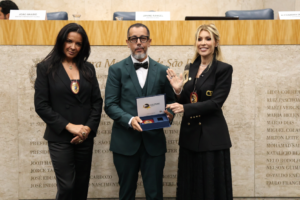 Imagem de Jethro International Diplomata Civil Plenário 1º de Maio Janine Rangel 12 de dezembro 2025