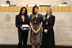 Imagem de Jethro International Diplomata Civil Plenário 1º de Maio Janine Rangel 12 de dezembro 2025
