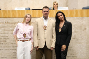 Imagem de Jethro International Diplomata Civil Plenário 1º de Maio Janine Rangel 12 de dezembro 2025
