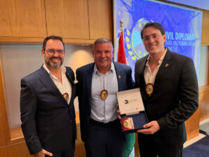 Diplomata Civil Humanitário em Dubai recebe credenciais da Diplomacia Civil da Jethro International.