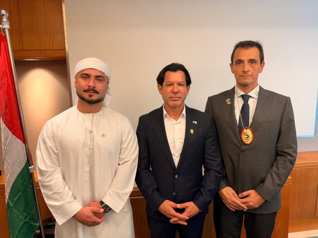 Weverton Araújo com Renato Freire e Tiago Gonçalves Diretor de Expansão da Jethro International nos Emirados Árabes.